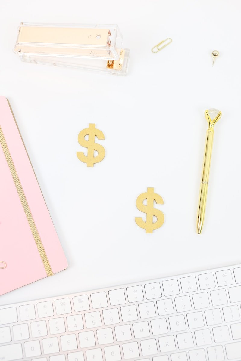 The Golden Path to Blogging Success: High-Income Niches That Turn Passion into Profit